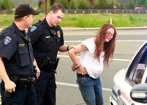 10 ก. . Cop arrests pregnant woman fort worth